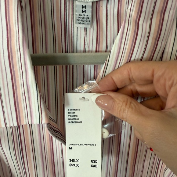 Urban Outfitters Party Girl Sleeveless Button Down Top - Picture 4 of 4